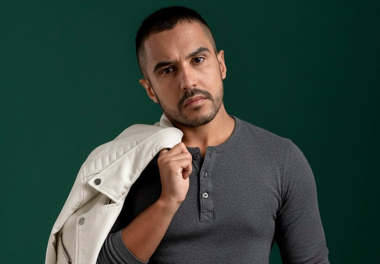 Gael em “Estranho Jeito de Amar”: por que não conseguimos desviar os olhos dele?