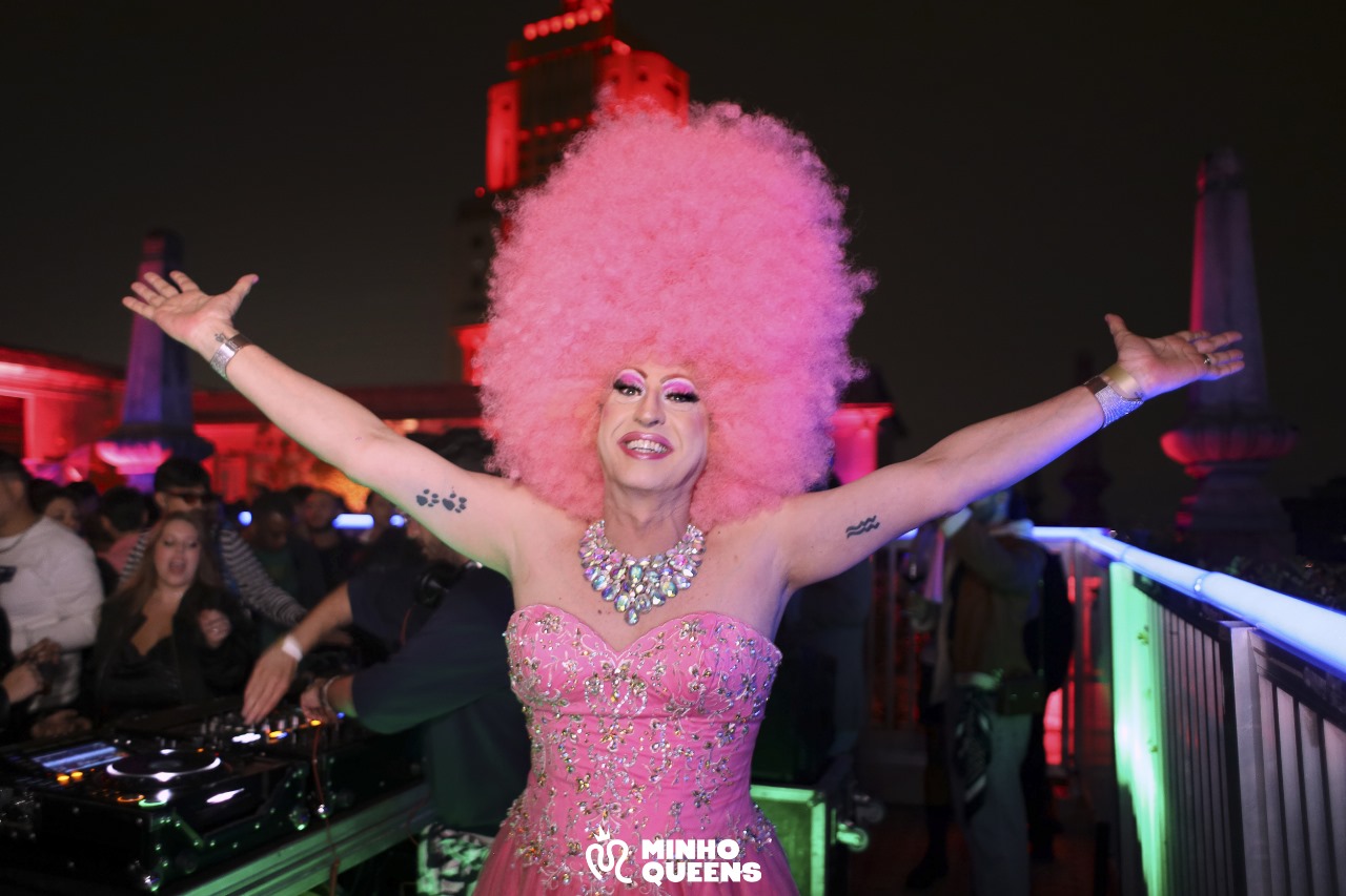 Mama Darling fundadora do MinhoQueens fala sobre diversidade, recomeço e o poder da arte drag aos 60 anos