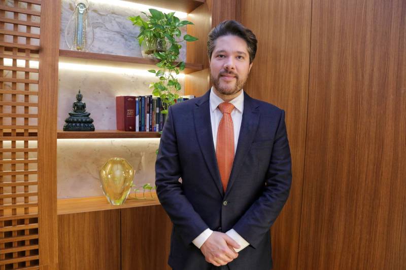 Fabian, Conselheiro Luis Fabian é o idealizador do programa e tem como base a experiência como ex-gestor educacional na rede pública.